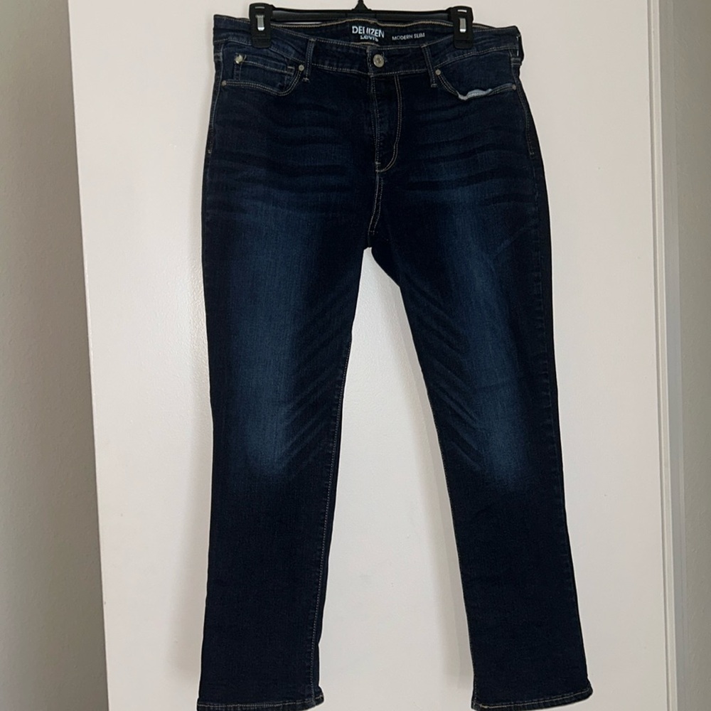 Levi’s Straight Leg Jeans